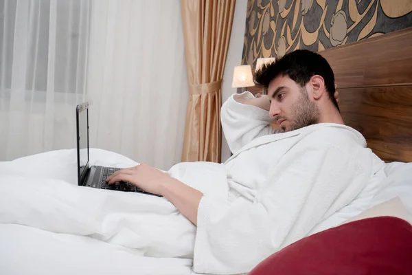 Hotel Viagens Relacionamentos Conceito Felicidade Casal Feliz Cama — Fotografia de Stock