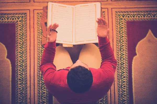 Religious Muslim Man Praying Mosque — Stock Photo, Image