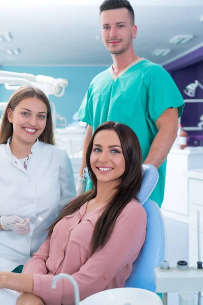 Doctor Talking Her Patient Dentist Concept — Stock Photo, Image