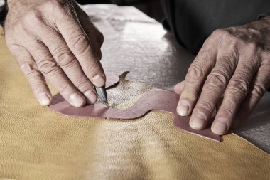 Fabrikada ayakkabı üretim süreci