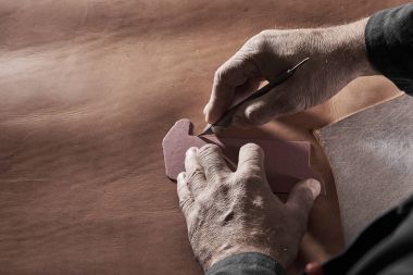 Fabrikada ayakkabı üretim süreci