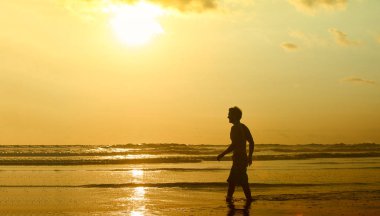 sörfçü günbatımı okyanus plaj bali Adası, Endonezya
