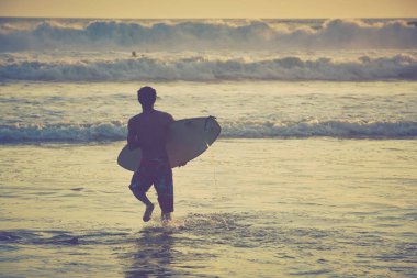 sörfçü günbatımı okyanus plaj bali Adası, Endonezya