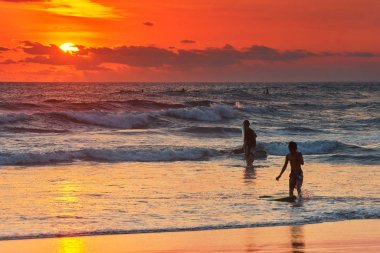 sörfçü günbatımı okyanus plaj bali Adası, Endonezya