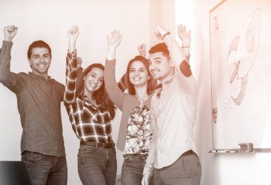 Genç insanların fikirlerini başlangıç merkezinde, kavram, gençlik gerçeğe yapmak için çaba