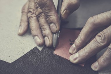 Fabrikada ayakkabı üretim süreci