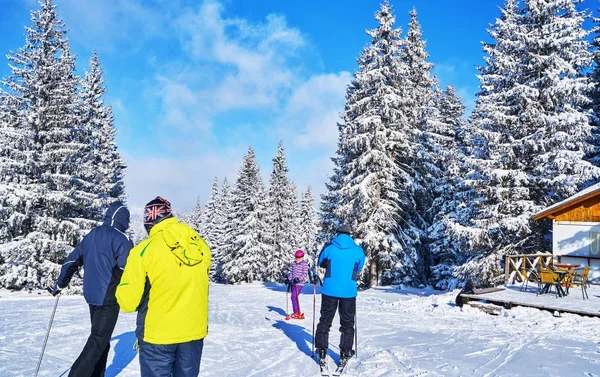 Pista Esquí Montaña Día Soleado Invierno Montaña Paisaje — Foto de Stock