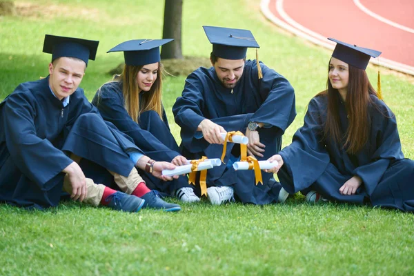 Concepto Educación Graduación Personas Grupo Estudiantes Internacionales Felices Tablas Mortero — Foto de Stock