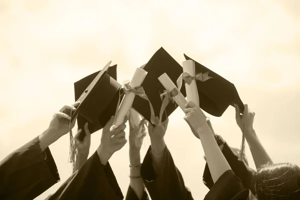 Educação Graduação Conceito Pessoas Grupo Estudantes Internacionais Felizes Placas Argamassa — Fotografia de Stock