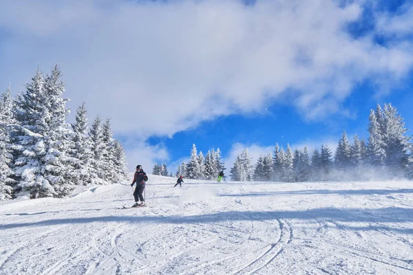 Berg Skipiste Een Zonnige Dag Winterlandschap — Stockfoto