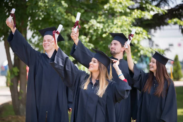 Educação Graduação Conceito Pessoas Grupo Estudantes Internacionais Felizes Placas Argamassa — Fotografia de Stock