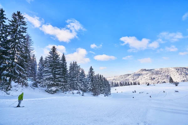 Pista Sci Montagna Una Giornata Sole Paesaggio Montano Invernale — Foto Stock