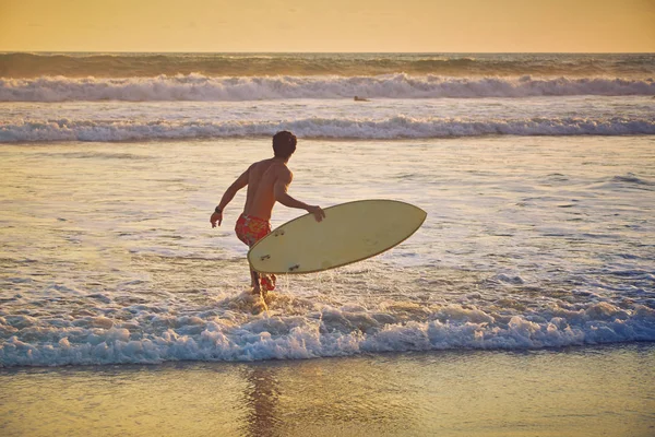 Surfer Ocean Beach Sunset Bali Island Indonesia — Stock Photo, Image