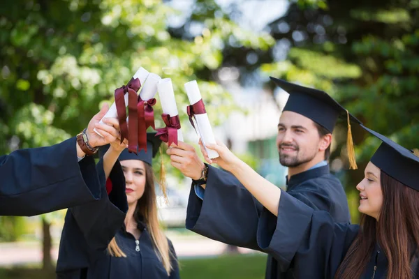 Educação Graduação Conceito Pessoas Grupo Estudantes Internacionais Felizes Placas Argamassa — Fotografia de Stock