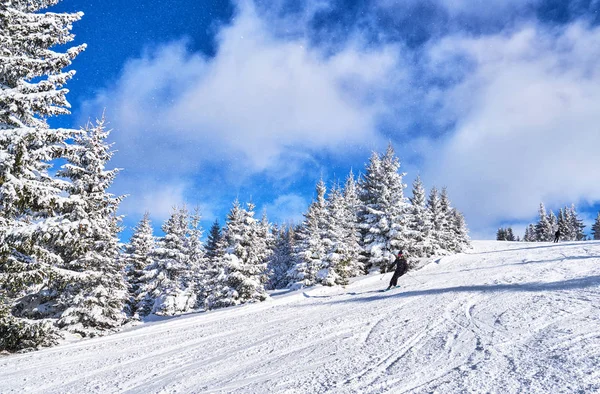 Berghang Einem Sonnigen Tag Winterliche Berglandschaft — Stockfoto