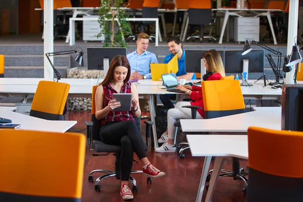 Startup Business People Grupo Trabajo Diario Espacio Moderno Coworking Oficina — Foto de Stock