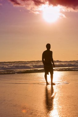 sörfçü günbatımı okyanus plaj bali Adası, Endonezya