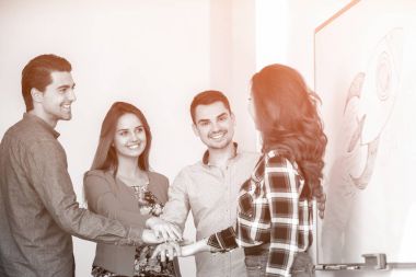 Genç insanların fikirlerini başlangıç merkezinde, kavram, gençlik gerçeğe yapmak için çaba