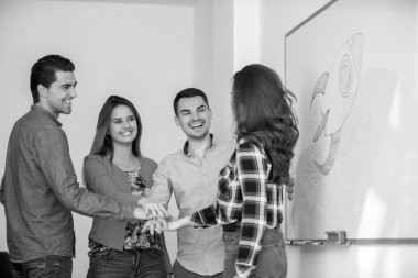 Genç insanların fikirlerini başlangıç merkezinde, kavram, gençlik gerçeğe yapmak için çaba