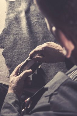 Fabrikada ayakkabı üretim süreci