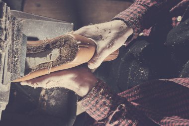 Fabrikada ayakkabı üretim süreci