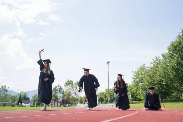 Concepto Educación Graduación Personas Grupo Estudiantes Internacionales Felices Tablas Mortero — Foto de Stock