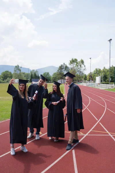 Concepto Educación Graduación Personas Grupo Estudiantes Internacionales Felices Tablas Mortero — Foto de Stock