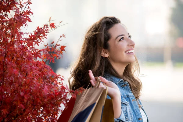 Chica Bonita Con Bolsas Compras Que Divierten Shopper Shopaholic — Foto de Stock