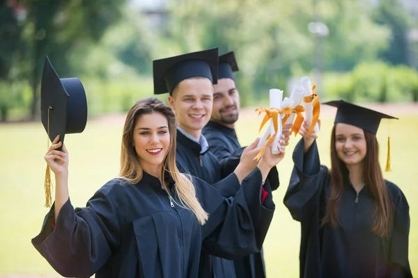 Concepto Educación Graduación Personas Grupo Estudiantes Internacionales Felices Tablas Mortero — Foto de Stock