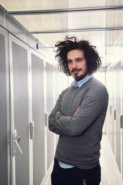 Sunucu Odasında Çalışan Genç Teknisyen