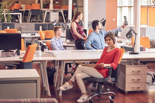 Startup Business People Grupo Trabajo Diario Espacio Moderno Coworking Oficina — Foto de Stock