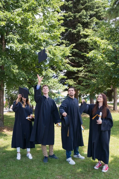 Concepto Educación Graduación Personas Grupo Estudiantes Internacionales Felices Tablas Mortero —  Fotos de Stock