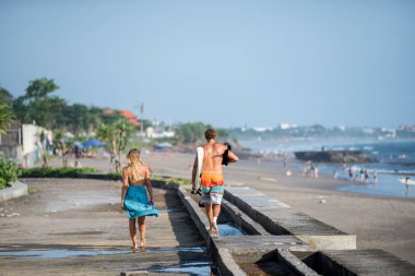 Endonezya plaj dalgalar sörf. tatil kavramı