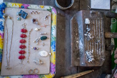 El hazırlanmış gümüş takı