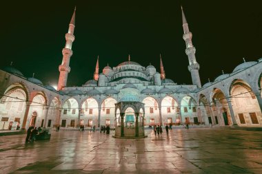 gece camide. ay ve yıldız