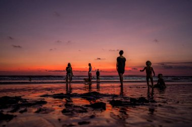 İnsanlar plajda, yaz