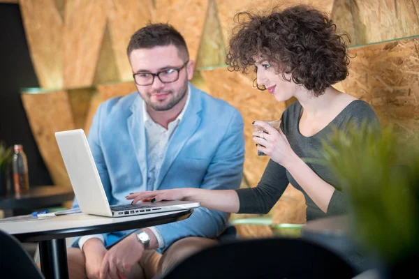 Investing, financial concept at a coffe bar. — Stock Photo, Image