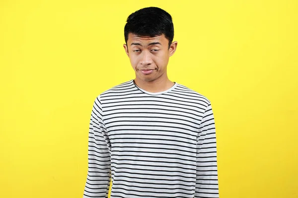 Portrait of funny Asian man showing a sleepy gesture. feeling be — Stock Photo, Image