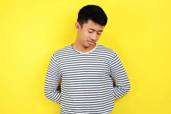 짜증 스러운 몸짓을 하고 있는 아시아 청년 — 스톡 사진