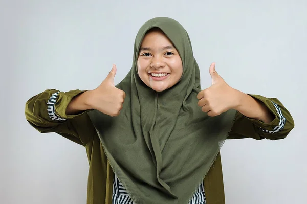 Young Beautiful Girl Wearing Muslim Hijab Approving Doing Positive Gesture — Stock Photo, Image