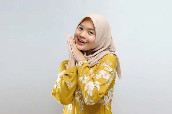 Studio Beauty Shoot Wanita Muslim Asia Yang Cantik Muda Dengan — Stok Foto