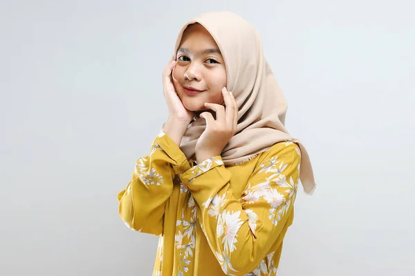 Studio Beauty Shoot Wanita Muslim Asia Yang Cantik Muda Dengan — Stok Foto