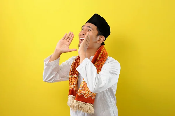 Junge Asiatische Muslimische Männer Schreien Eine Fröhliche Ankündigung Heraus Allen — Stockfoto