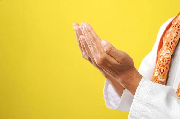 Vista Lateral Orando Mãos Homem Para Bênçãos Seu Deus Ramadã — Fotografia de Stock