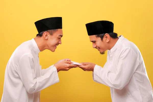 Junge Muslimische Asiaten Spenden Während Des Ramadan Almosen Andere Muslime — Stockfoto