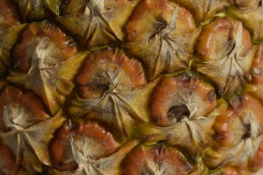 Macro, ananası kapat. Tropikal meyve ananaslı fotoğraf ürünü. Doku sulu taze meyve ananası.