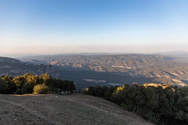 Vistas del paisaje natural desde la cima de La Mola en Cataluña, España —  Fotos de Stock