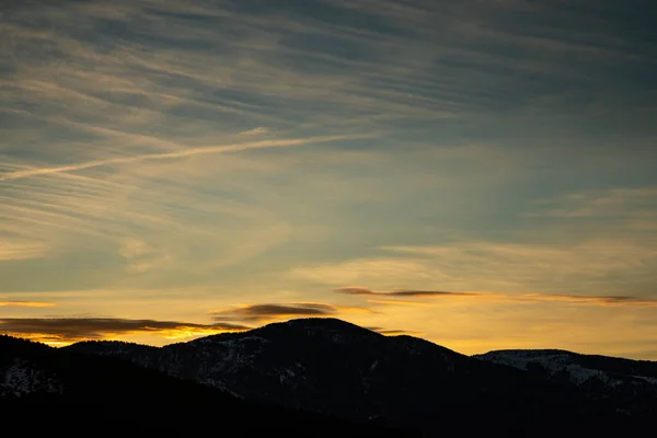 Силует Сніжних Гір Каталонії Ясним Небом Під Час Заходу Сонця — стокове фото