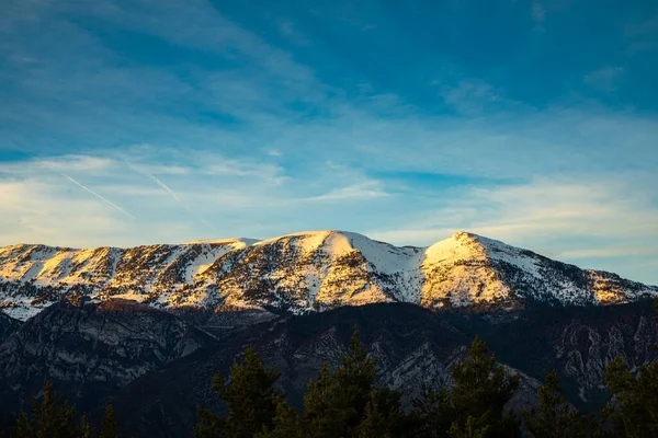 Montañas Nevadas Cataluña Con Cielo Despejado Atardecer Espacio Para Copiar —  Fotos de Stock