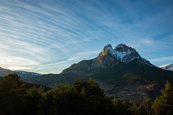 Pico Pedraforca Cataluña Nevado Con Cielo Despejado Durante Puesta Del —  Fotos de Stock